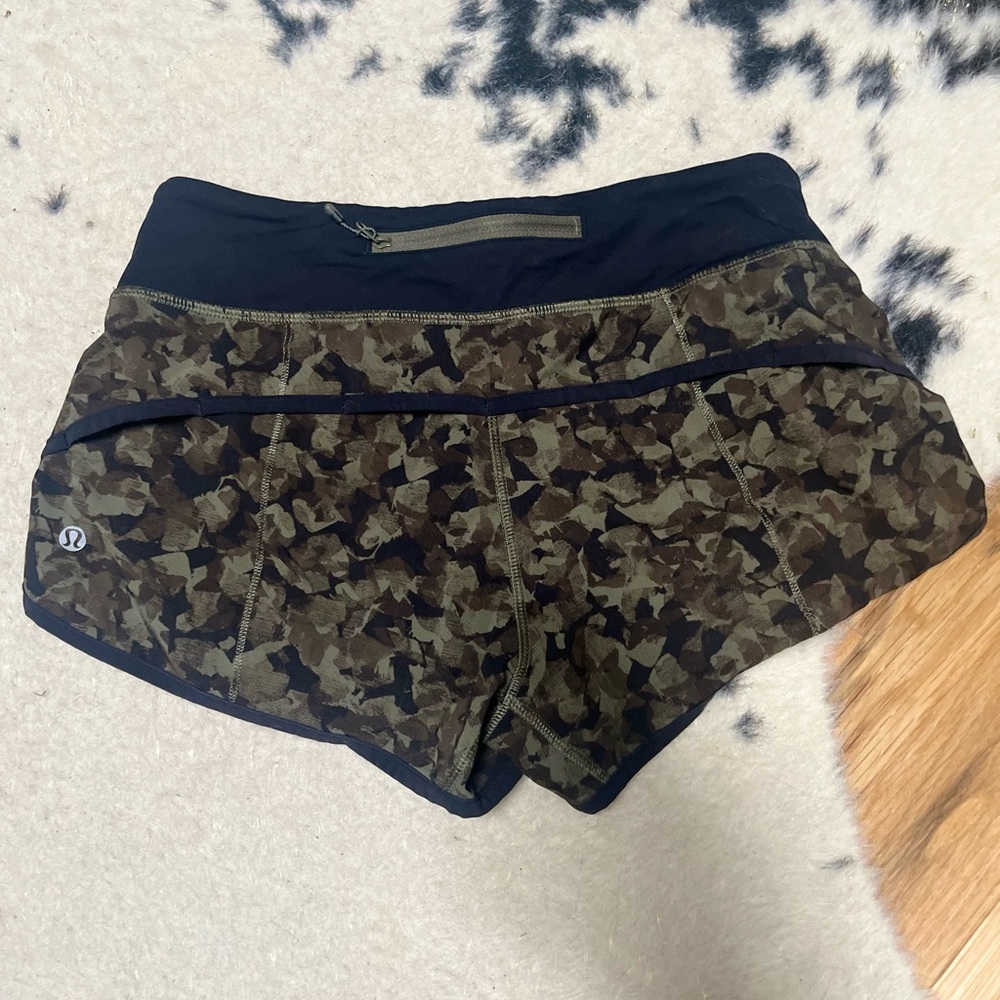 lululemon athletica Women's Athletic Shorts - Black and Brown Camouflage